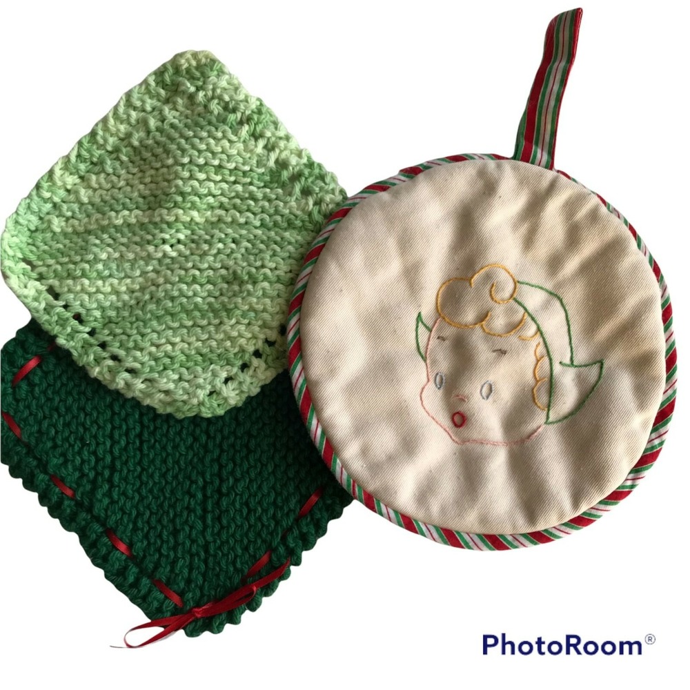 3 Vintage Christmas Embroidered Hand Knit Pot Holders Kitsch Decor Grannycore